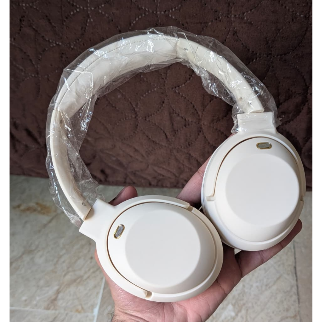 Sony WH1000 XM4 Bluetooth Headphones